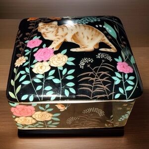 Vtg Ceramic Tabby Cat Floral Trinket Box by Action/Japan-3”x3”x1.5”-EUC